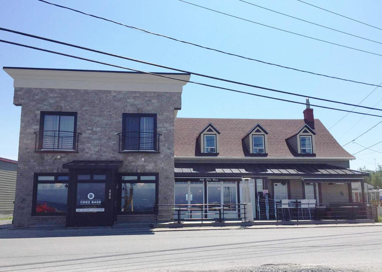 Hotel Auberge Chez Bass Sainte Anne-des-Chênes Exterior foto